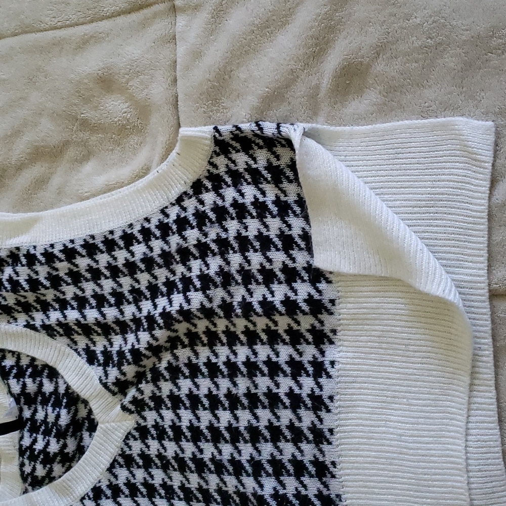 Divided Houndstooth Vest - Picture 3 of 4